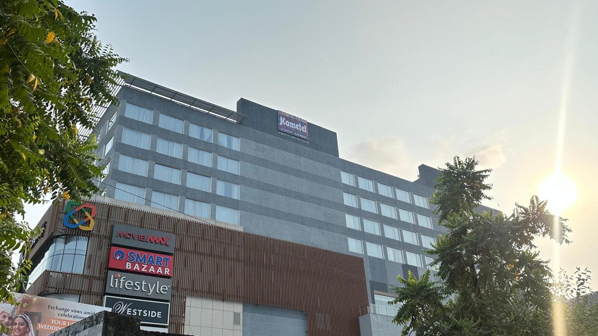 Hometel Alambagh Lucknow - A Sarovar Hotel Esterno foto