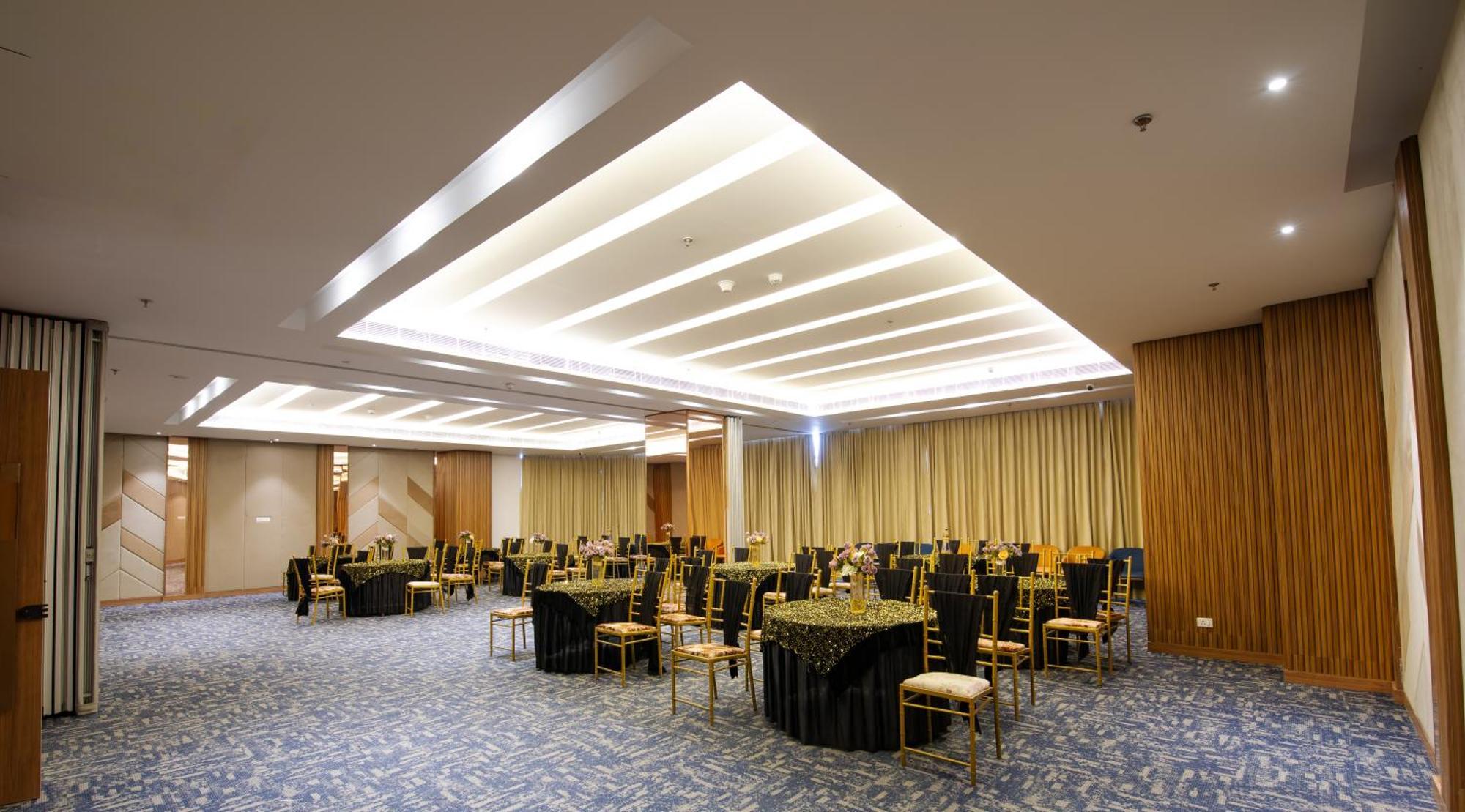 Hometel Alambagh Lucknow - A Sarovar Hotel Esterno foto