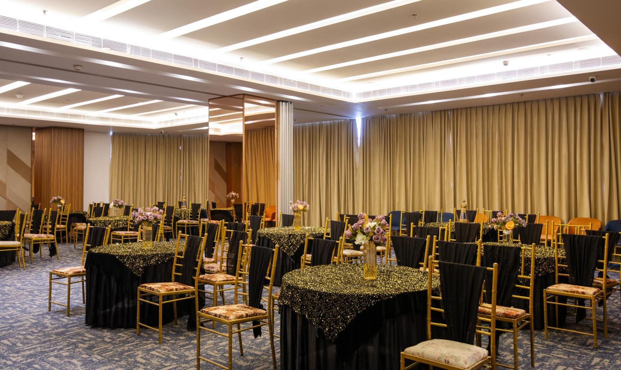 Hometel Alambagh Lucknow - A Sarovar Hotel Esterno foto