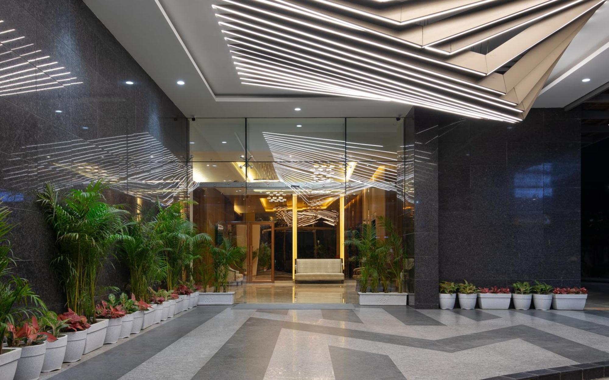 Hometel Alambagh Lucknow - A Sarovar Hotel Esterno foto