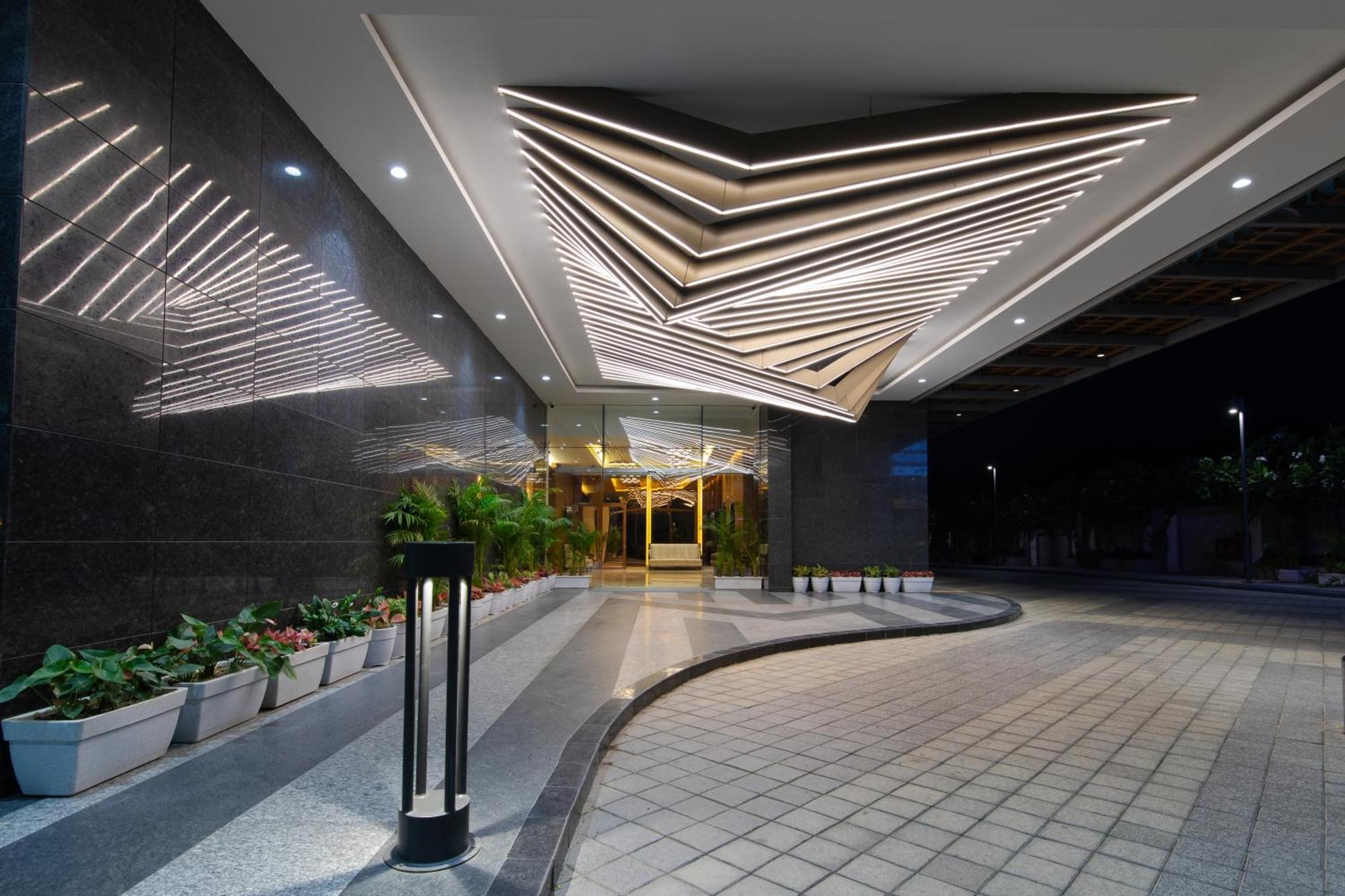 Hometel Alambagh Lucknow - A Sarovar Hotel Esterno foto