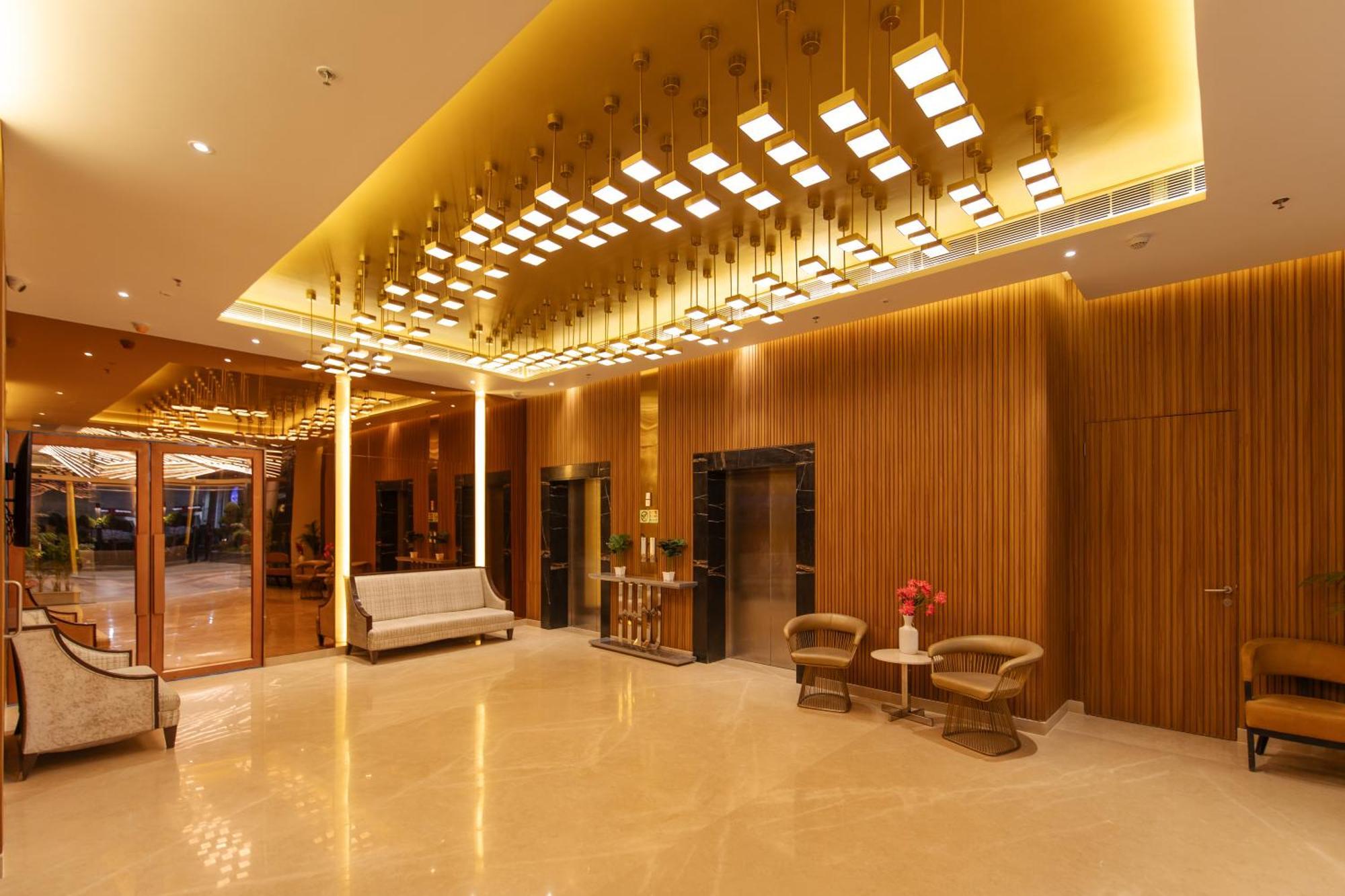 Hometel Alambagh Lucknow - A Sarovar Hotel Esterno foto