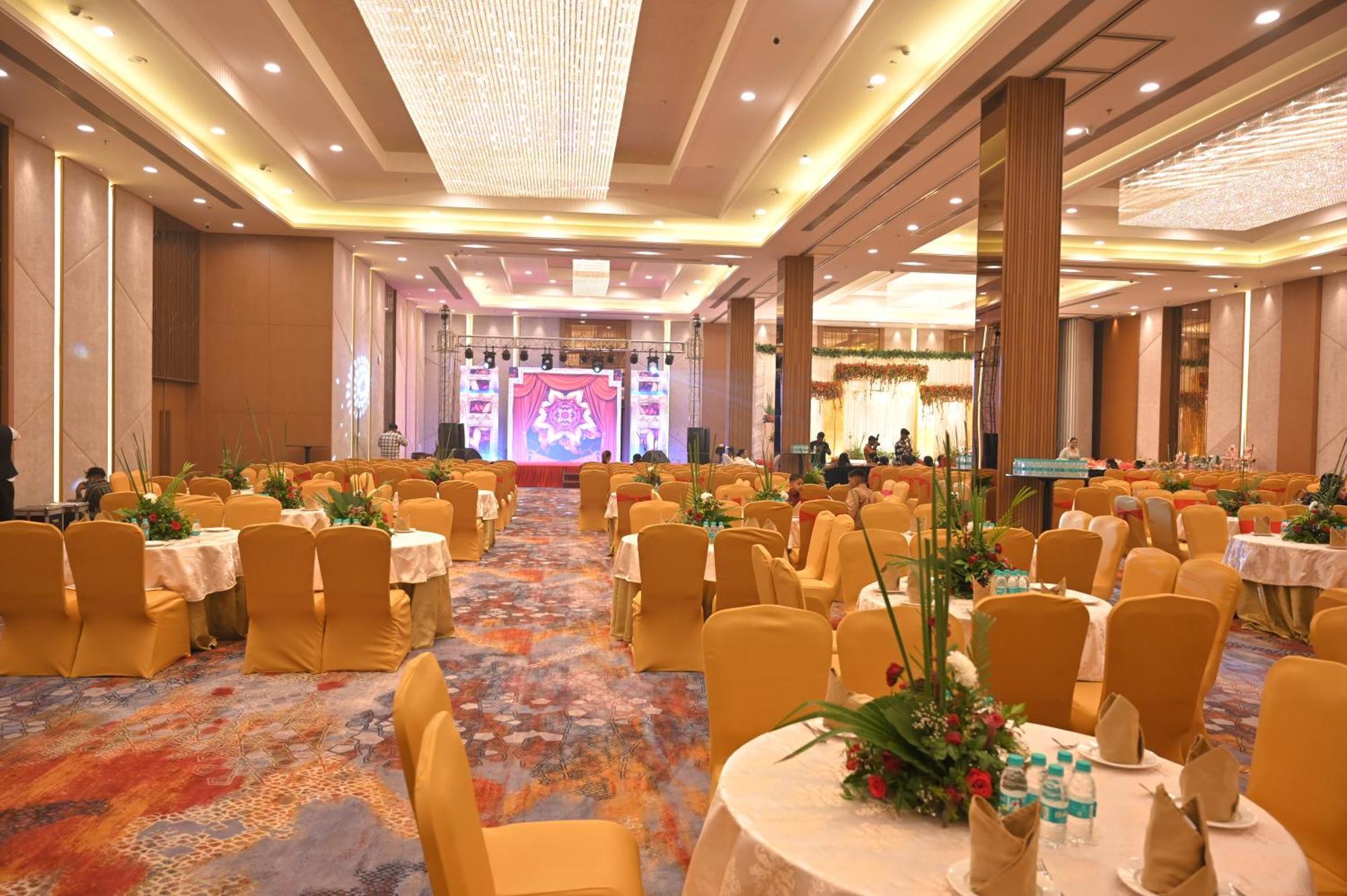 Hometel Alambagh Lucknow - A Sarovar Hotel Esterno foto