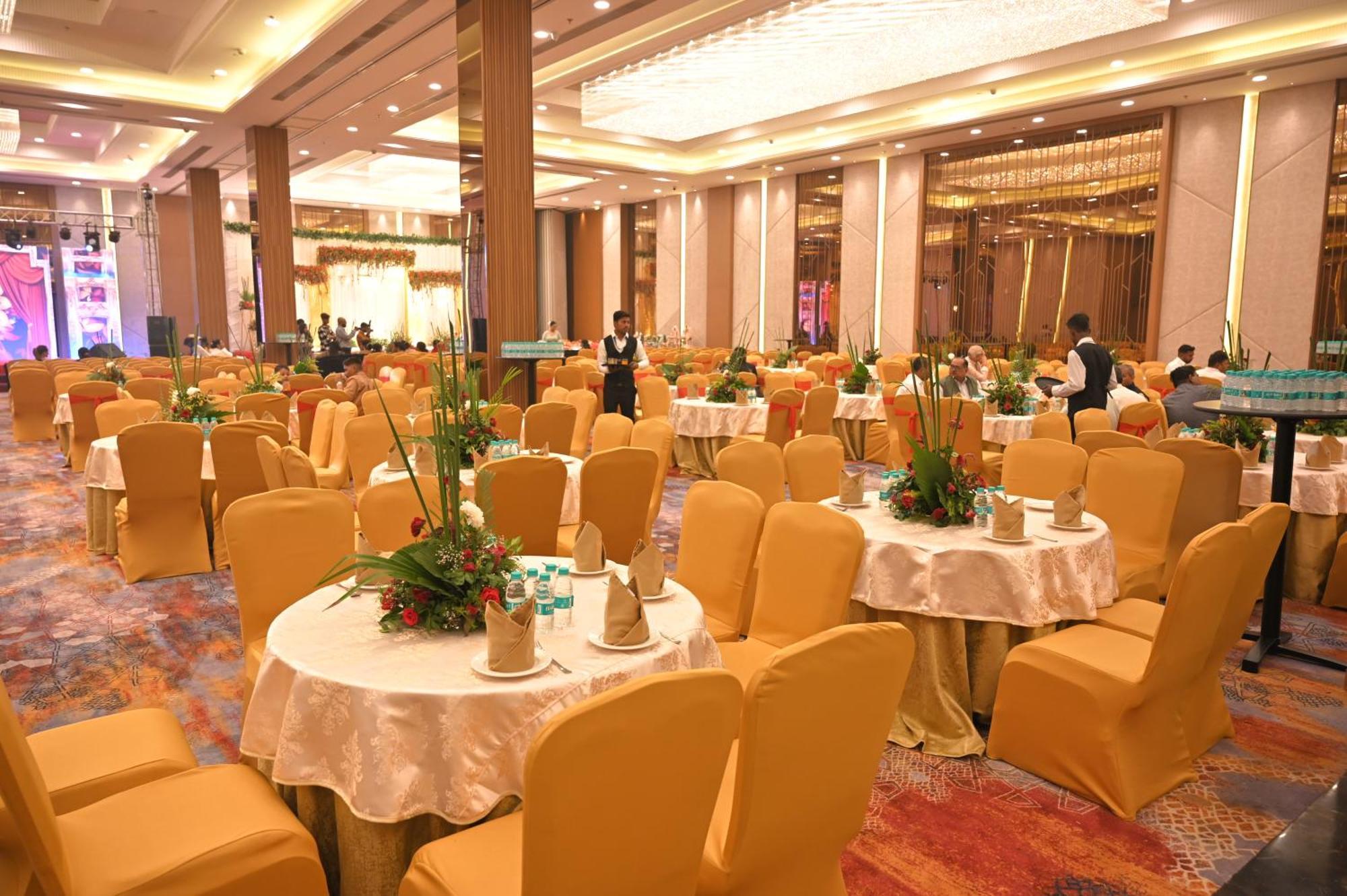 Hometel Alambagh Lucknow - A Sarovar Hotel Esterno foto