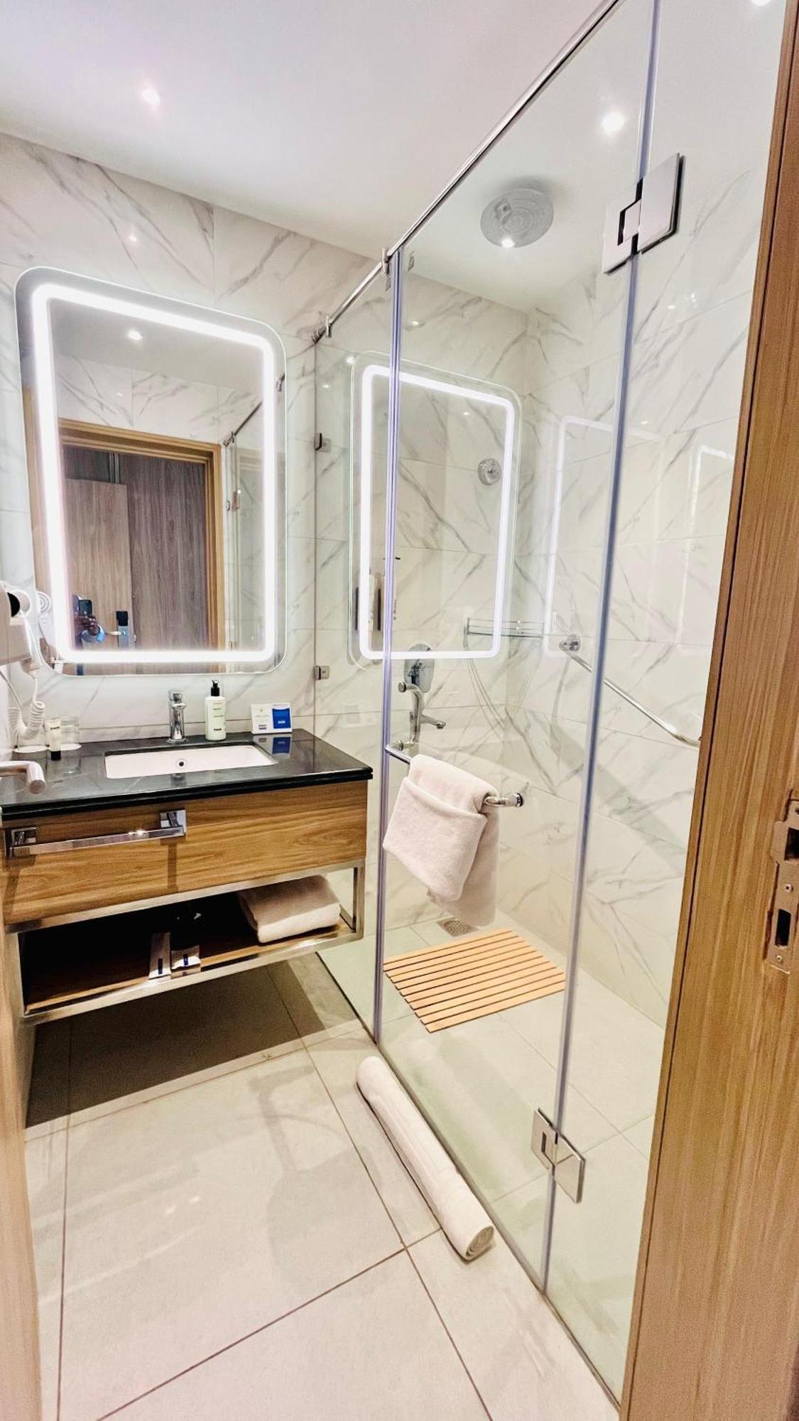 Hometel Alambagh Lucknow - A Sarovar Hotel Esterno foto