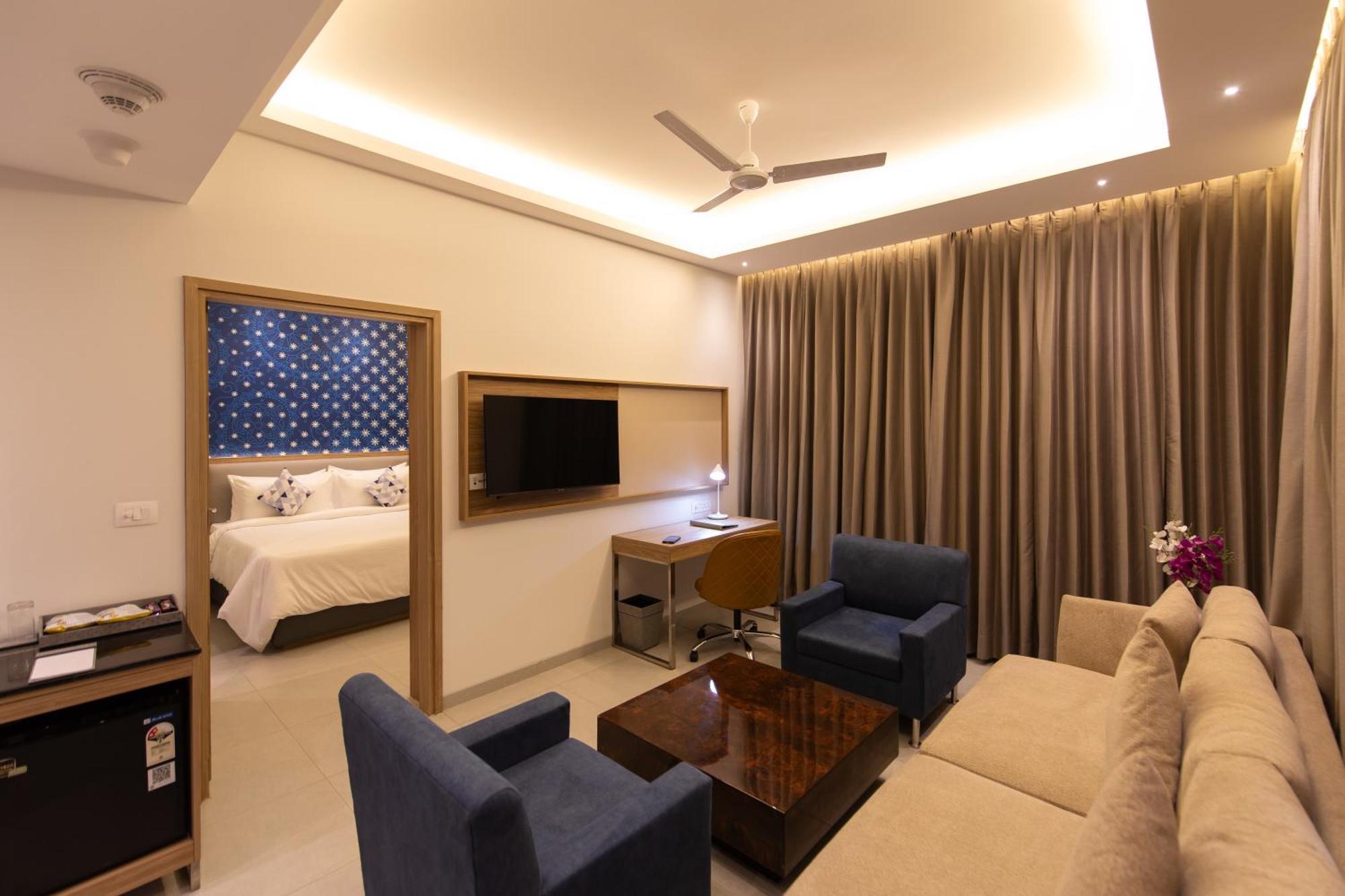 Hometel Alambagh Lucknow - A Sarovar Hotel Esterno foto